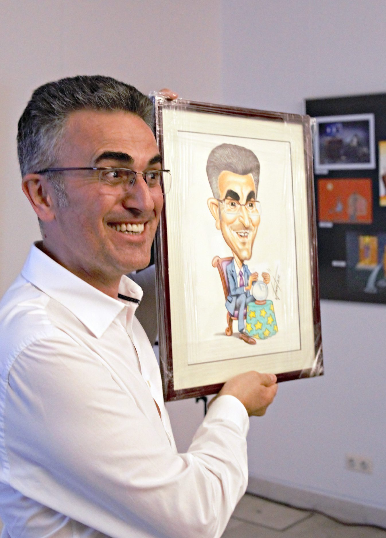 Zoran Vakula from Croatia at Cartoon Exhibition (pic Mr Mazur)